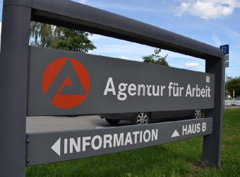 Agentur für Arbeit Schild