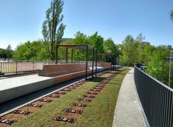 Blühende Römerbrücke Foto: Stadt Ingolstadt / Gartenamt