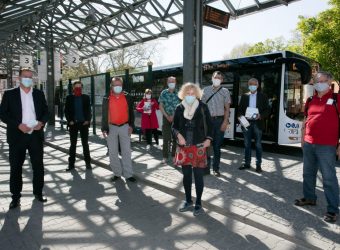 Fahgastbeirat INVG verteilt Masken Foto: INVG