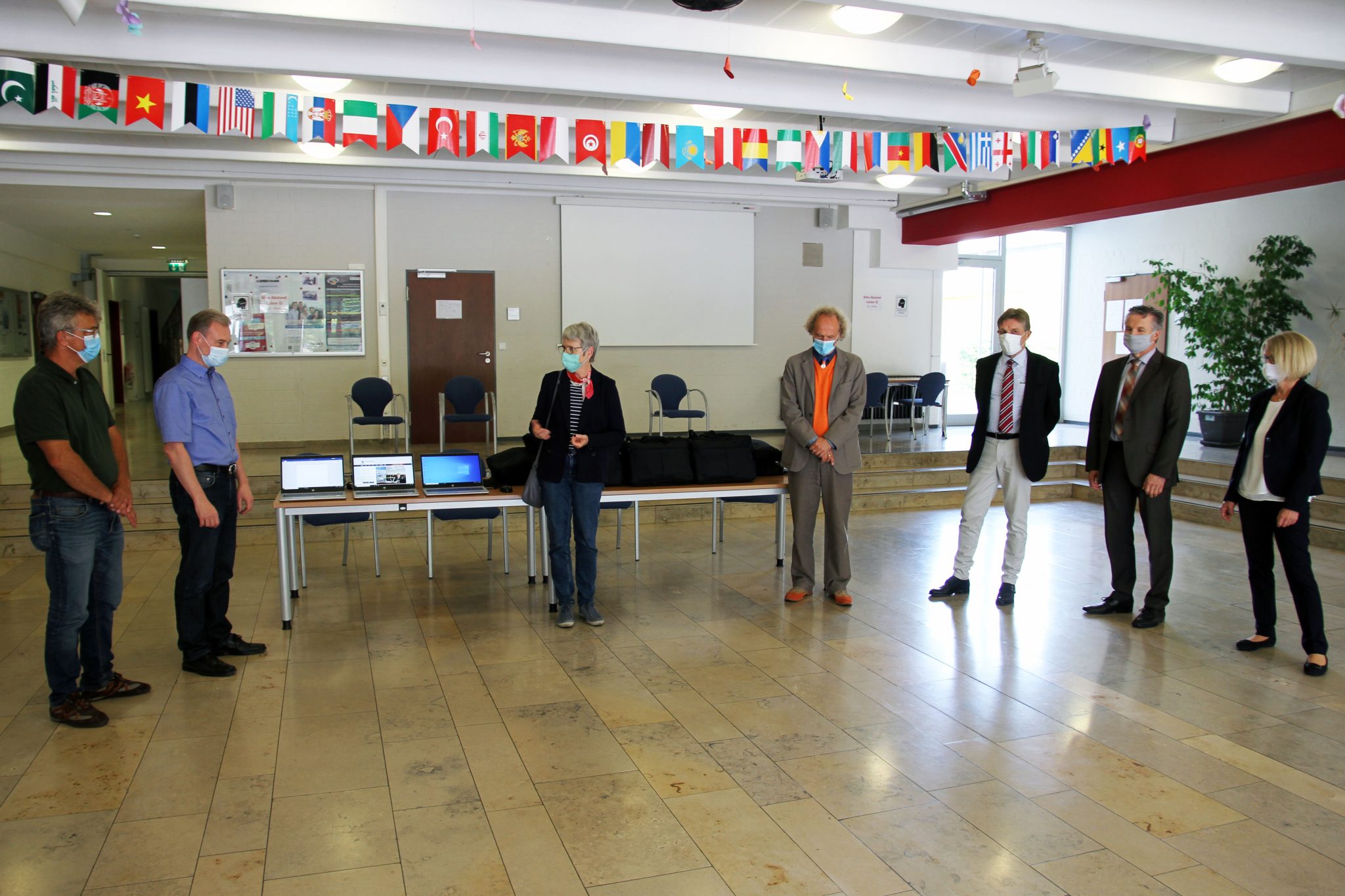 Sir William Herschel Mittelschule Übergabe Laptops Sir-William-Herschel-Mittelschule Foto: Foerster | IN