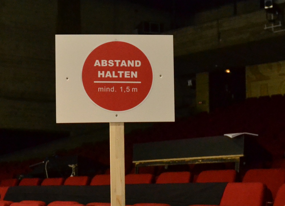 Theater_Abstand