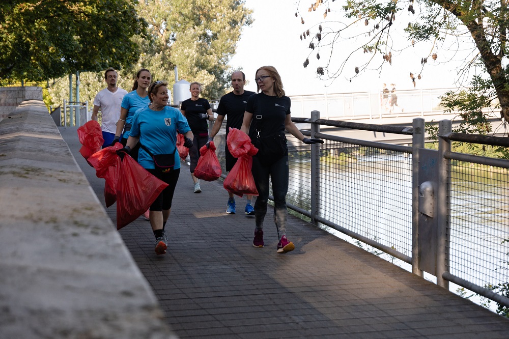 Fitness and environmental action for a clean city: summer ploggi