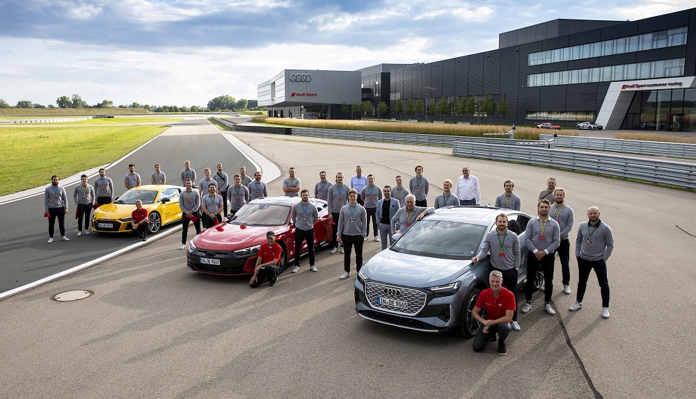 Ingolstadt’s ice hockey team tests top sport models from Audi