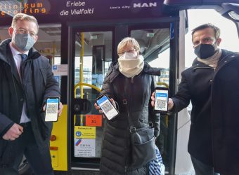 invg (vl) Dr Robert Frank,# Elke Langpap stellvertr Vorsitzende Fahrgastbeirat und Viktor Rebhan Vorsitzender Fahrgastbeirat Foto Rössle_1000