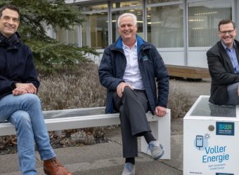 SWI spendet Solarbänke an THI_Bösl_1000pixel