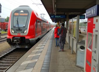 Zug Bahn Gleiese Bahnhof Foto Kurka_1000