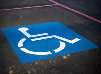 handicap-parking-3865315 pixabay_1000
