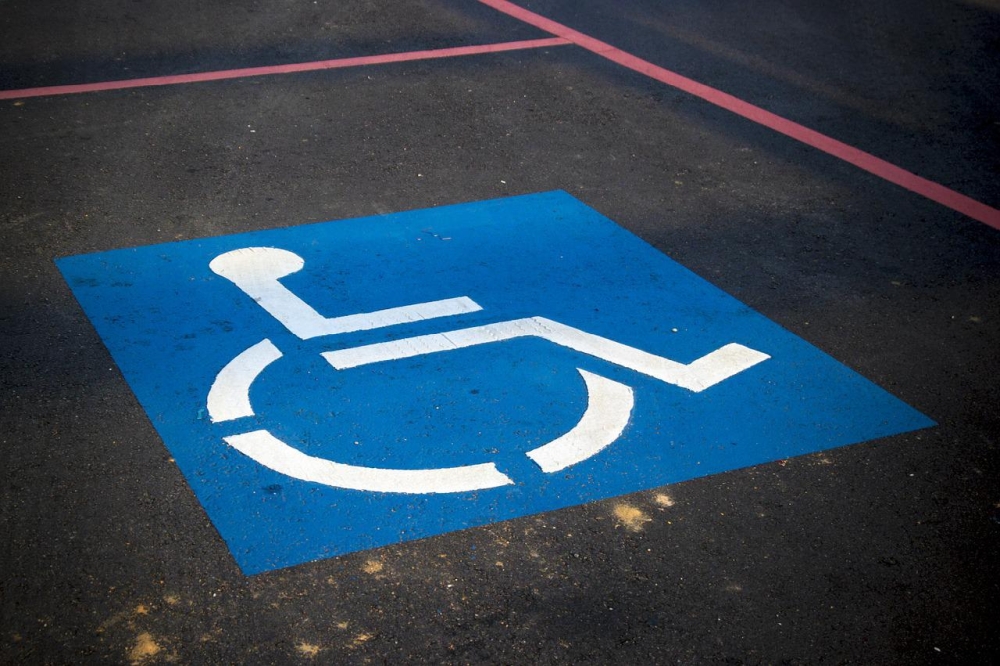 handicap-parking-3865315 pixabay_1000