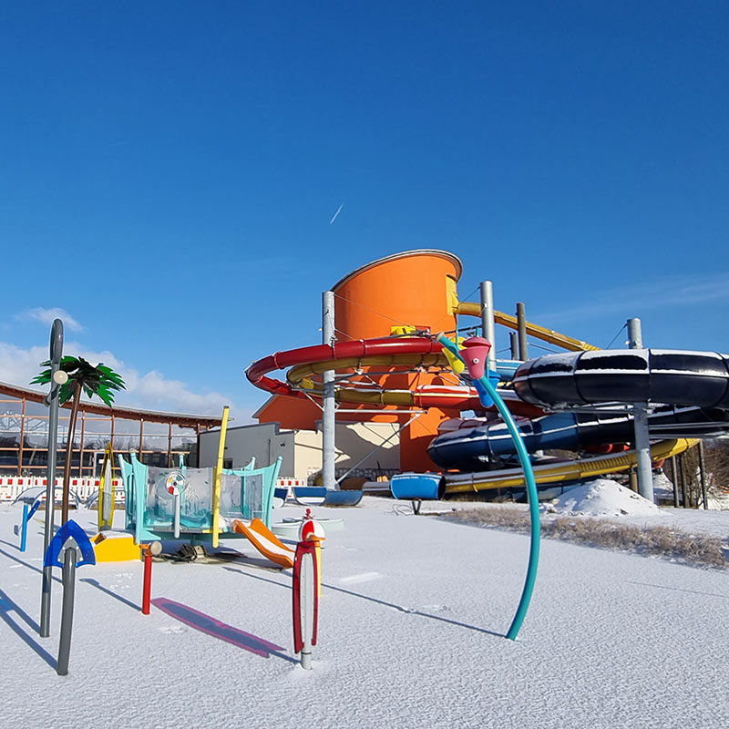 donautherme_rutschenturm-mit-wasserspielplatz