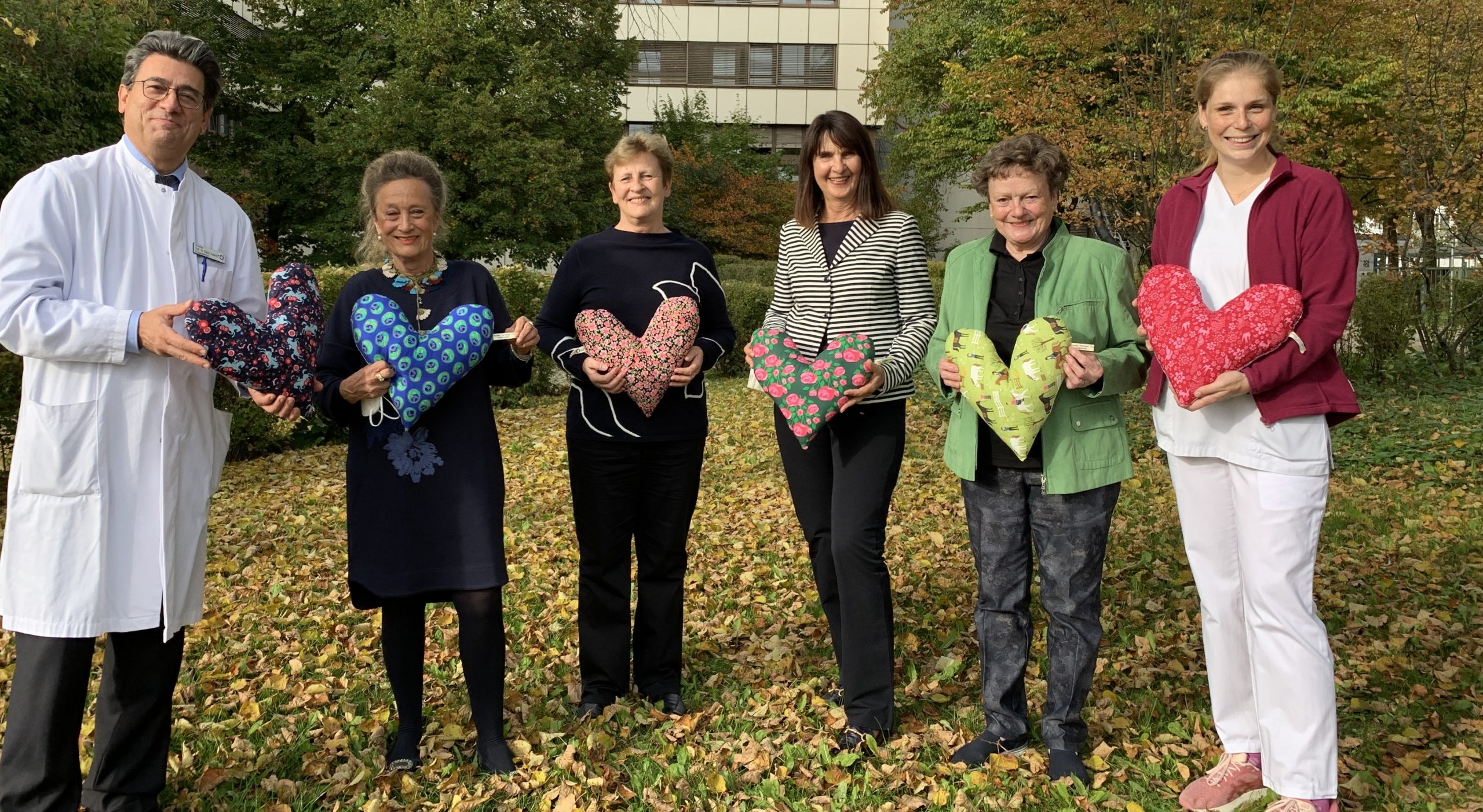 Herzkissen von Inner Wheel Club für Brustkrebspatientinnen_Klinikum Ingolstadt