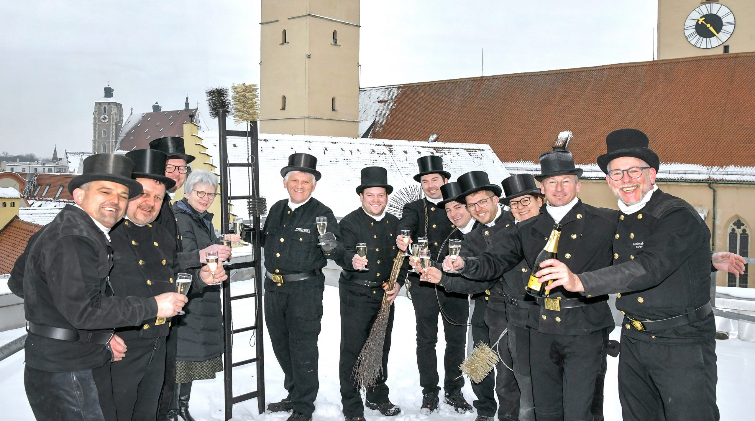 Kaminkehrer bringen Neujahrswünsche_Rössle