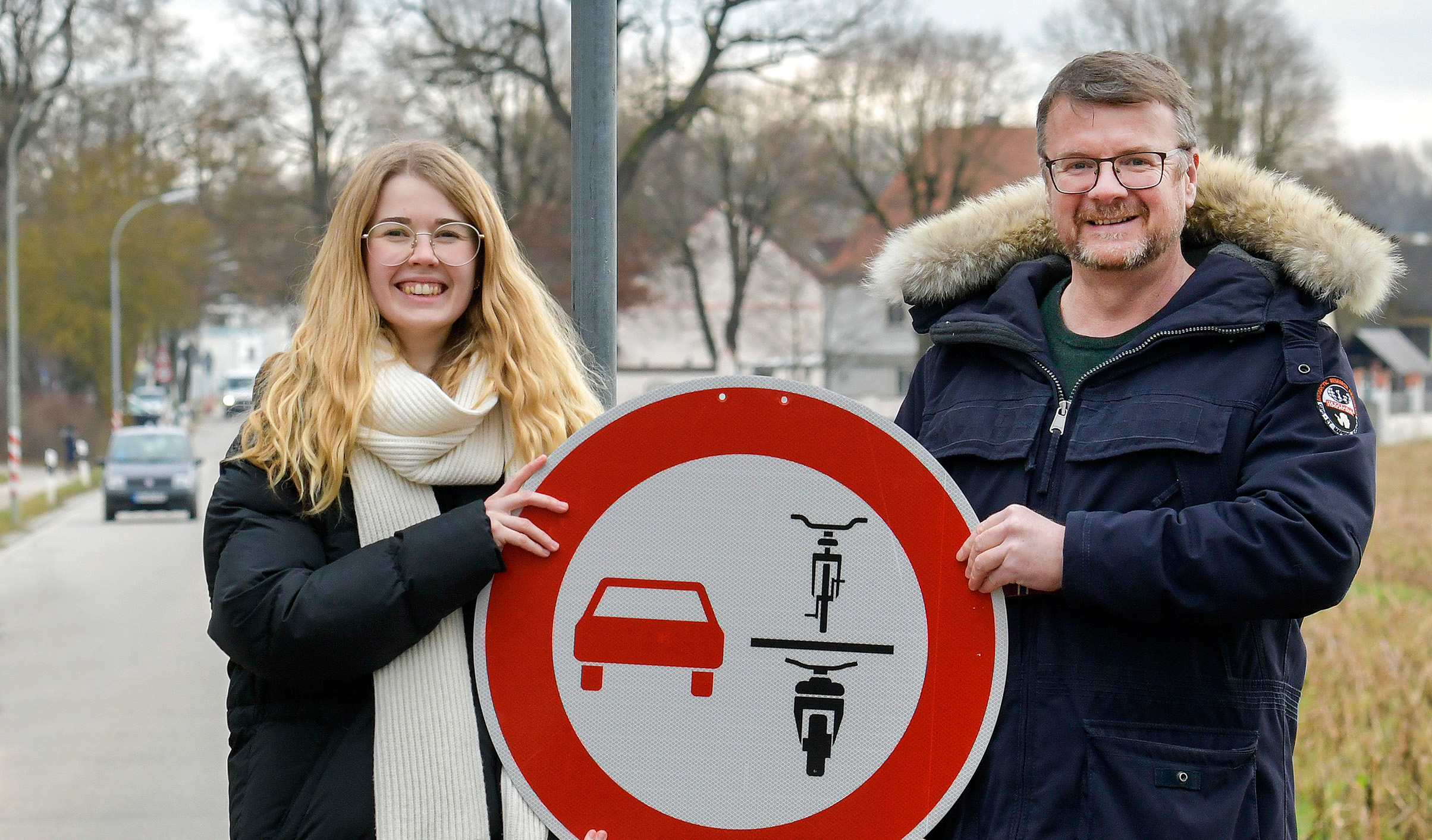 Fahrradbeauftragte Theresa Schneider und Ulrich Schäpe, Leiter des Amts für Verkehrsmanagement und Geoinformation - Foto: Stadt Ingolstadt / Rössle