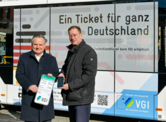 Deutschlandticket Vorverkauf gestartet Scharpf, Frank, Foto: Rössle/Stadt Ingolstadt