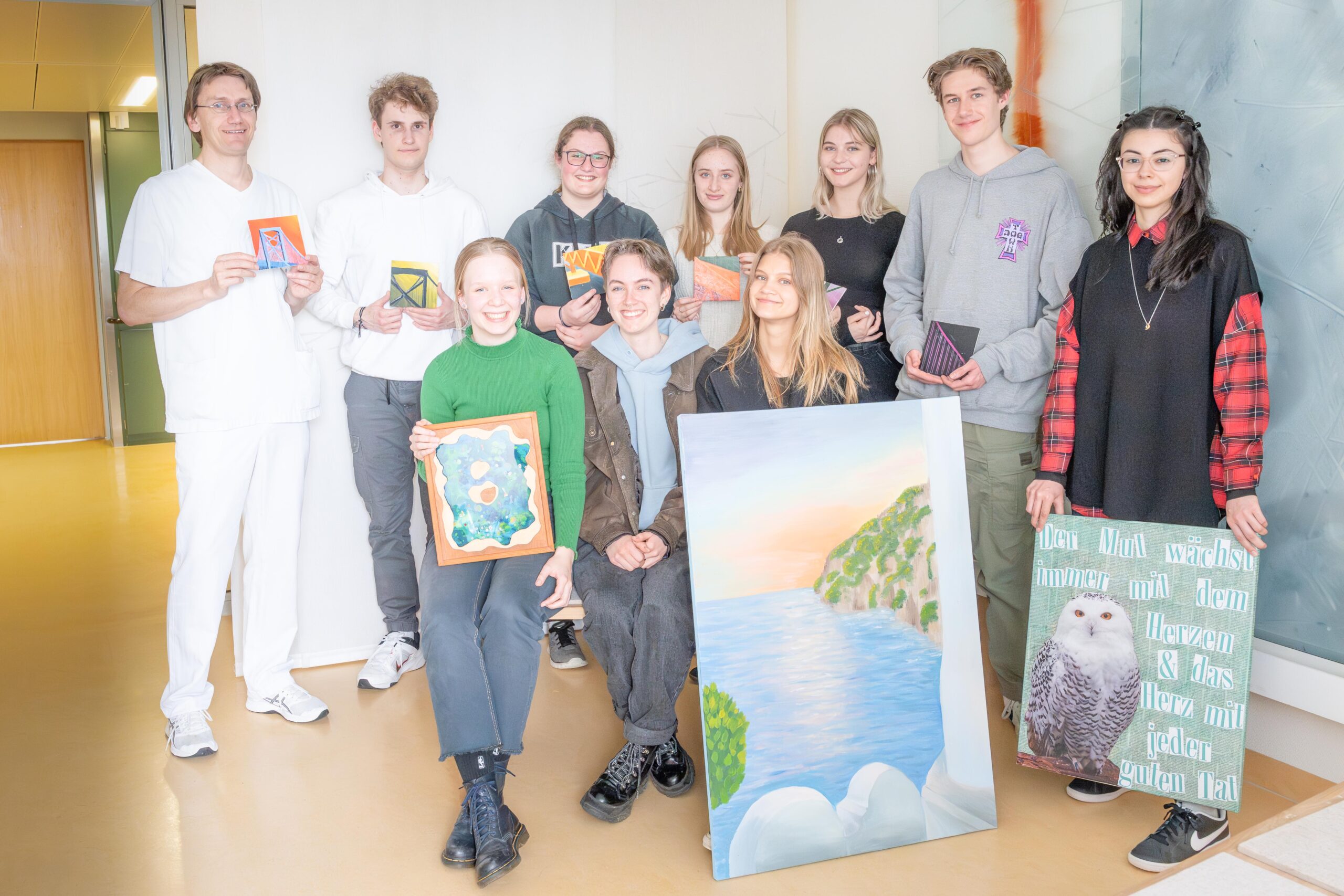 Künstlergruppe_mit_Pfleger_BB_klein