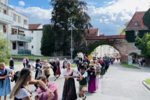 festumzug-herbstfest-2023_in-direkt_001