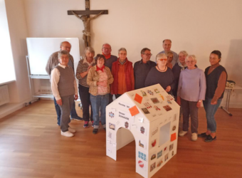 Haus Kirche ist unser Zuhause mit Gruppe