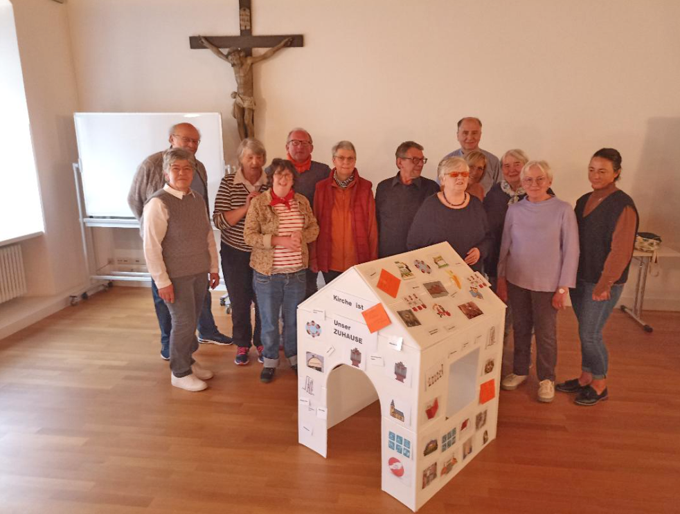 Haus Kirche ist unser Zuhause mit Gruppe