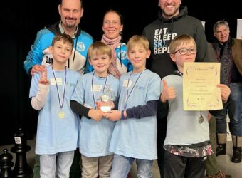 Foto Platz 1 für Montessorischule Ingolstadt in oberbayerischer Schulschach-Mannschaftsmeisterschaft