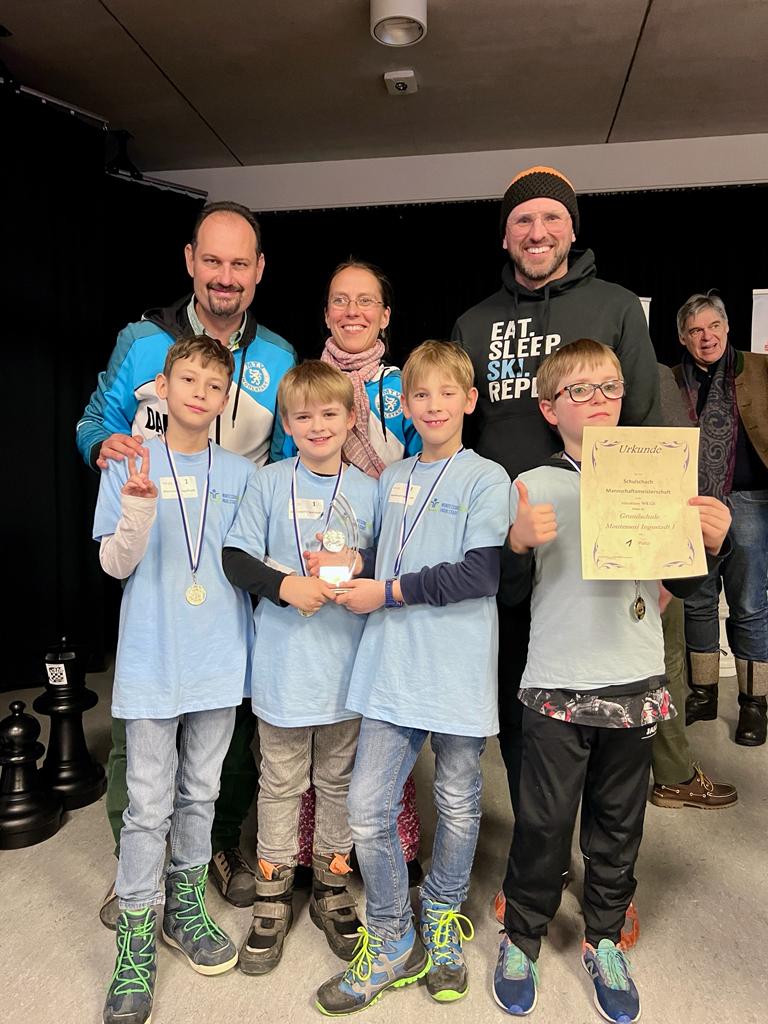 Foto Platz 1 für Montessorischule Ingolstadt in oberbayerischer Schulschach-Mannschaftsmeisterschaft