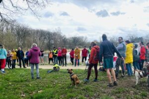 Bewegte Demo um den Baggersee