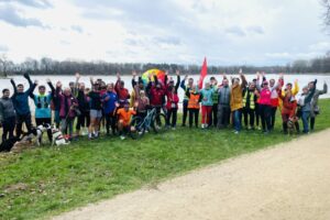 Bewegte Demo um den Baggersee