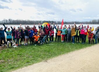 Bewegte Demo um den Baggersee