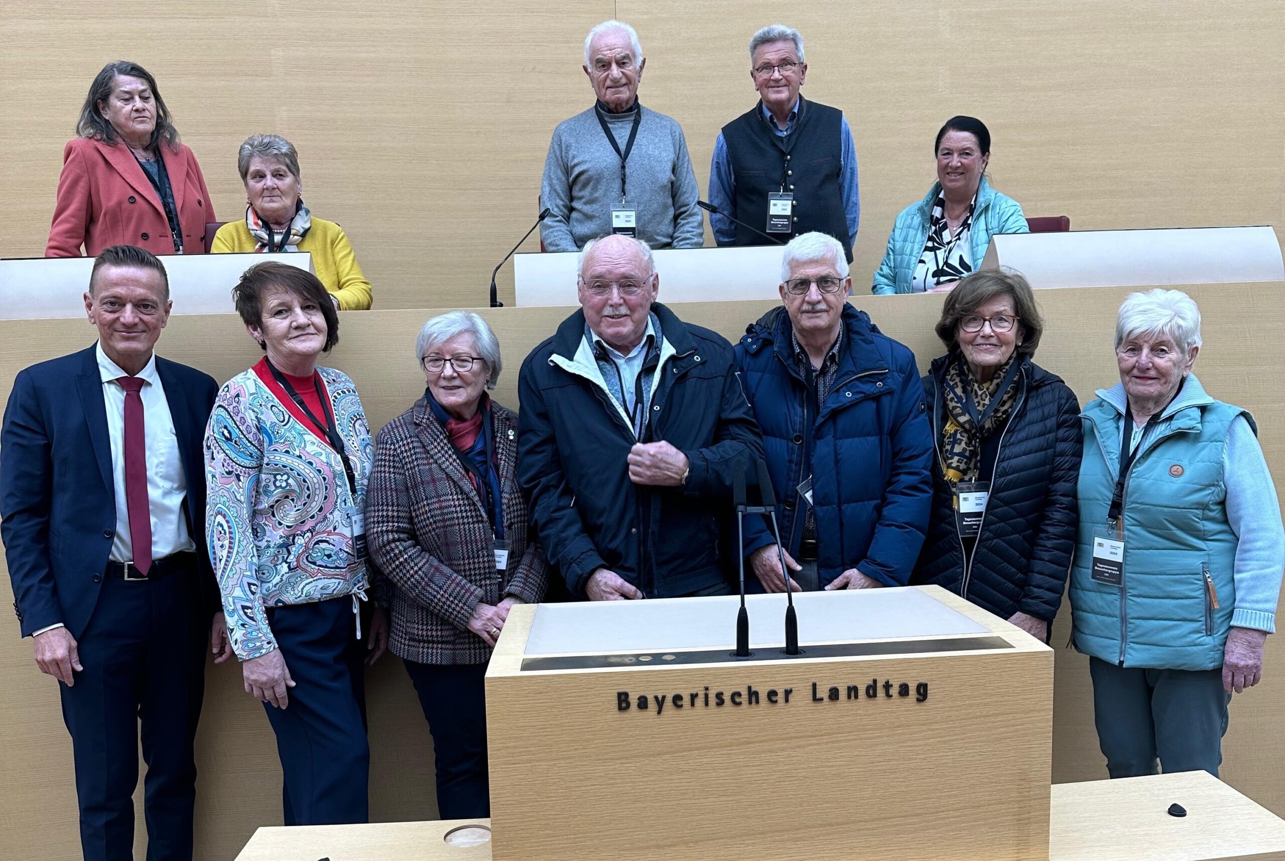 240400 Besuchergruppe Sportler im Landtag Abgeordnetenbüro Karl Straub