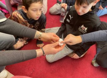 Besuch in der Montessori Schule